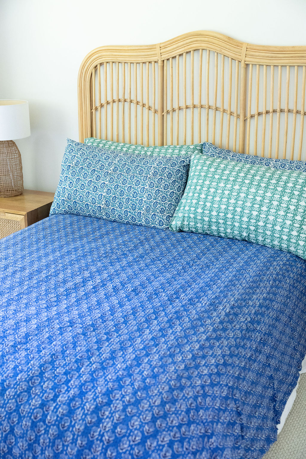 Kantha Bed Cover, 100% cotton, hand block print, hand-stitched. Double fabric. In tones of blue, Luna.