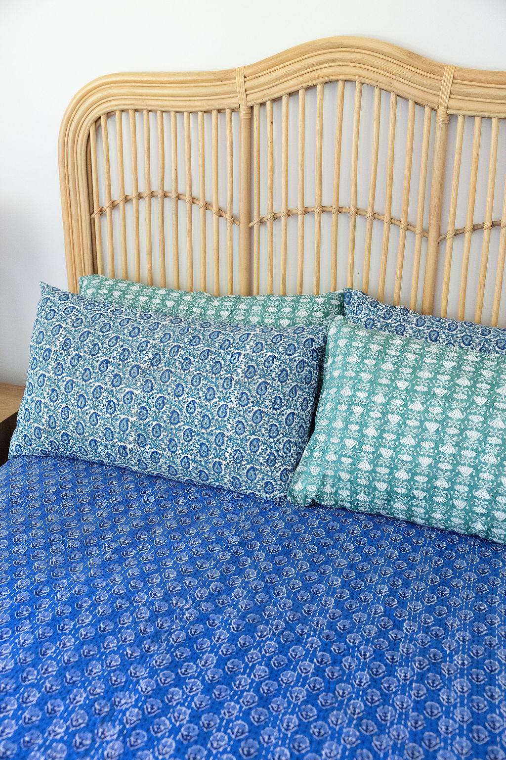 Kantha Bed Cover, 100% cotton, hand block print, hand-stitched. Double fabric. In tones of blue, Luna.