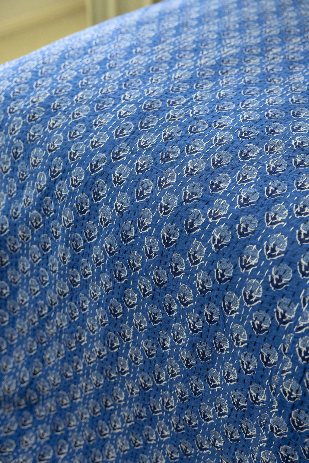 Kantha Bed Cover, 100% cotton, hand block print, hand-stitched. Double fabric. In tones of blue, Luna.