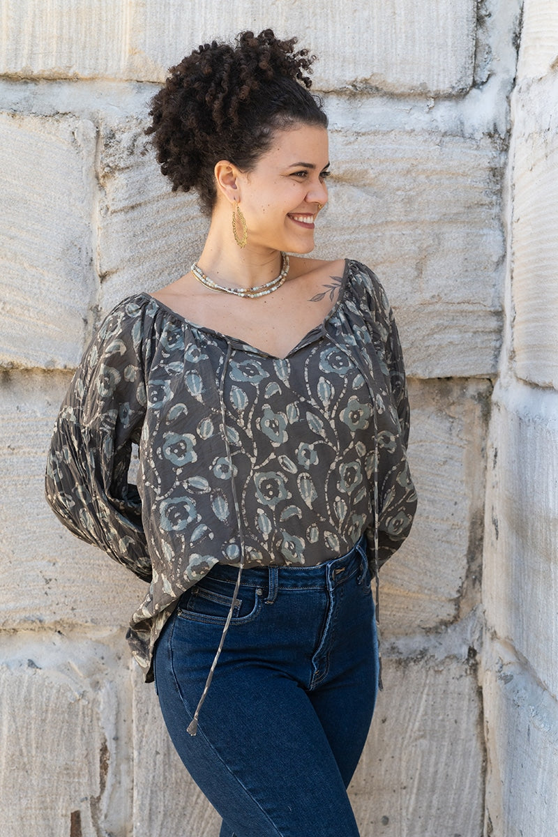 Womens, Senera blouse, long sleeve, 100% cotton, hand block print. In natural Kassis Suri print.