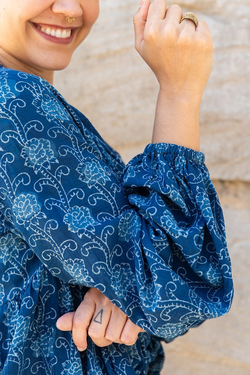 Womens, Indira blouse, long sleeve, 100% cotton, hand block print. In natural Indigo Lila print.