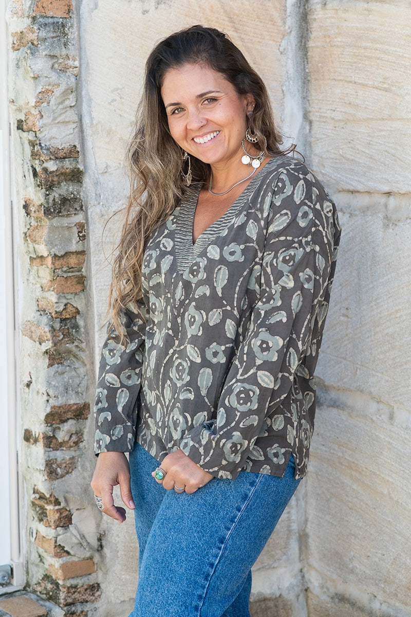 Womens, Sahana blouse, long sleeve, 100% cotton, hand block print. In natural Kassis Suri print.