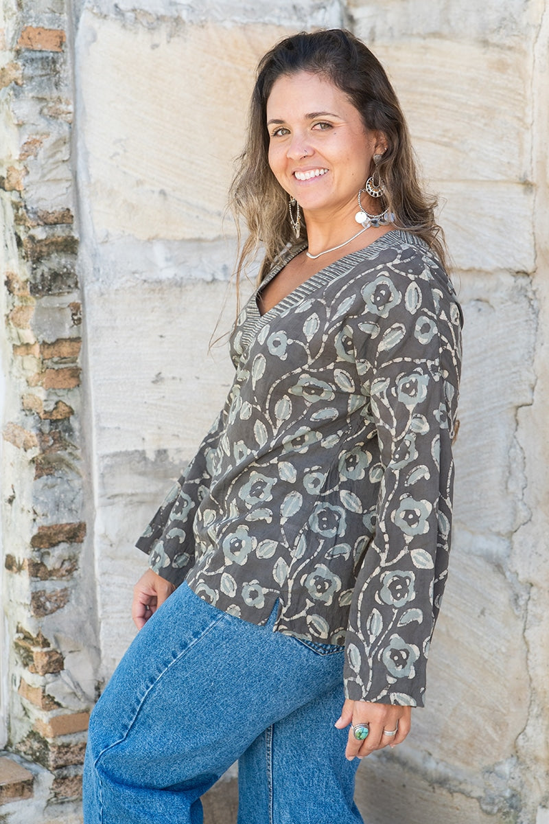 Womens, Sahana blouse, long sleeve, 100% cotton, hand block print. In natural Kassis Suri print.