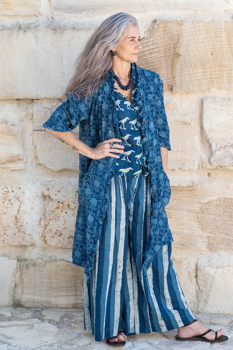 Womens, Shimla Coat, 7/8 sleeve, 100% cotton, hand block print. In natural Indigo Lila print.