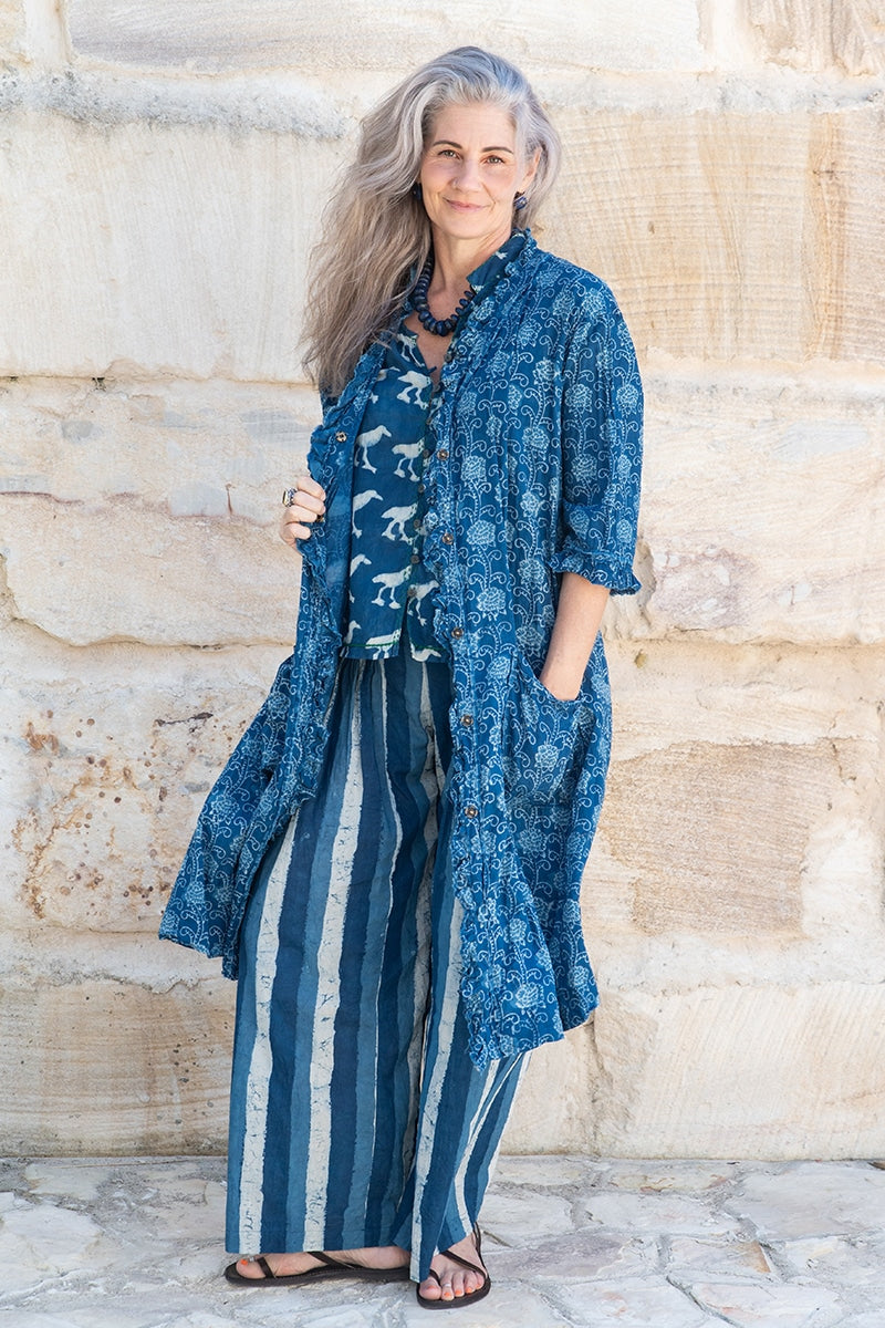 Womens, Shimla Coat, 7/8 sleeve, 100% cotton, hand block print. In natural Indigo Lila print.