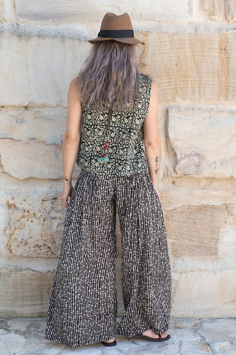 Womens, Lola blouse, sleevesless, & Apanna Pants, 100% cotton, hand block print. In Ebony & Stella