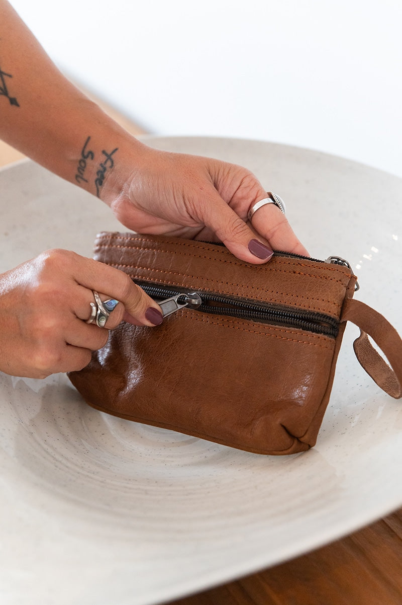 Leather purse, external zip pocket. Raw Natural Brown Leather
