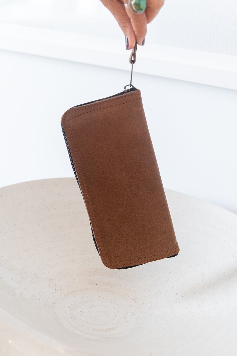 Leather ladies wallet, inside compartments, internal and external zip. Natural Brown Leather