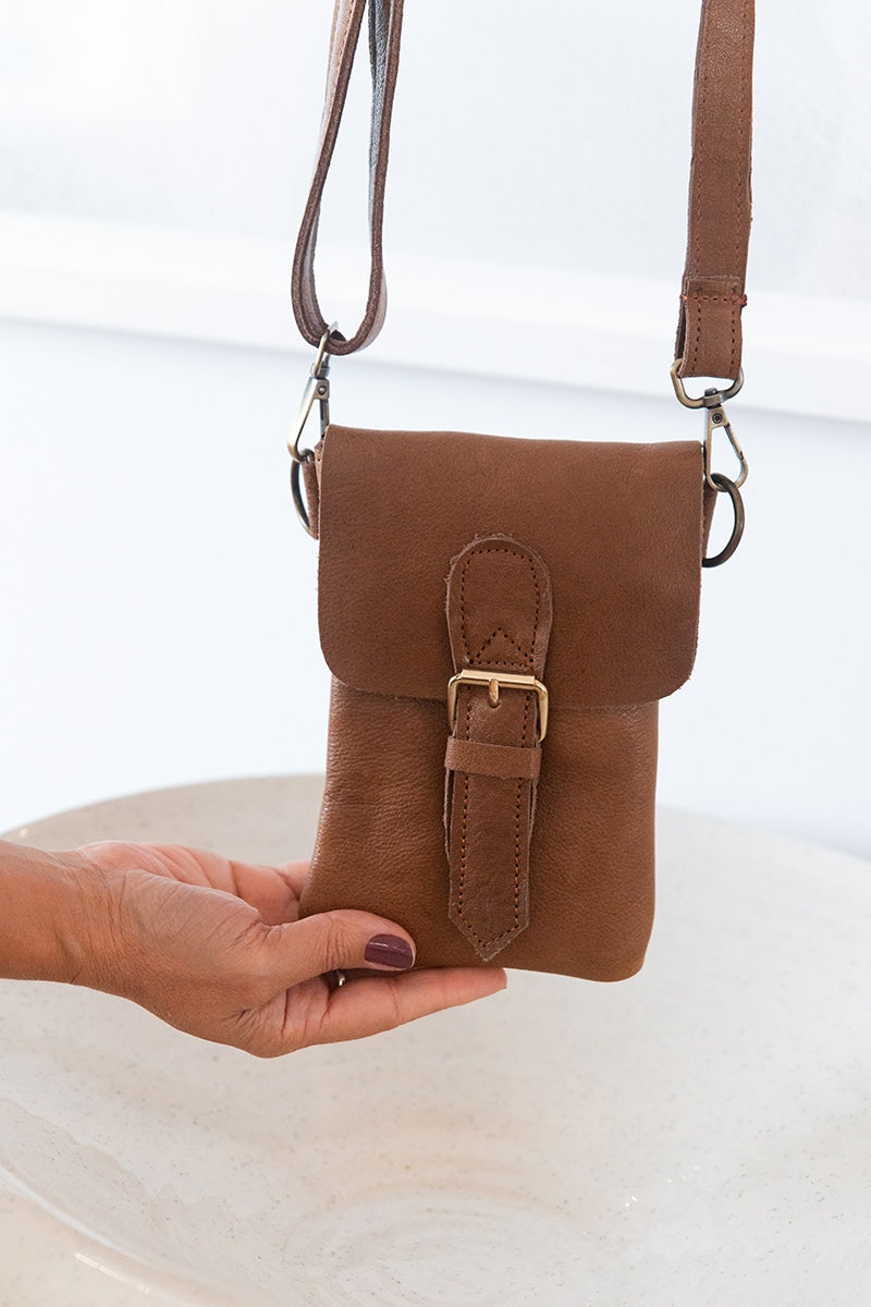 Leather Phone Bag, crossbody. Brown Natural Leather.