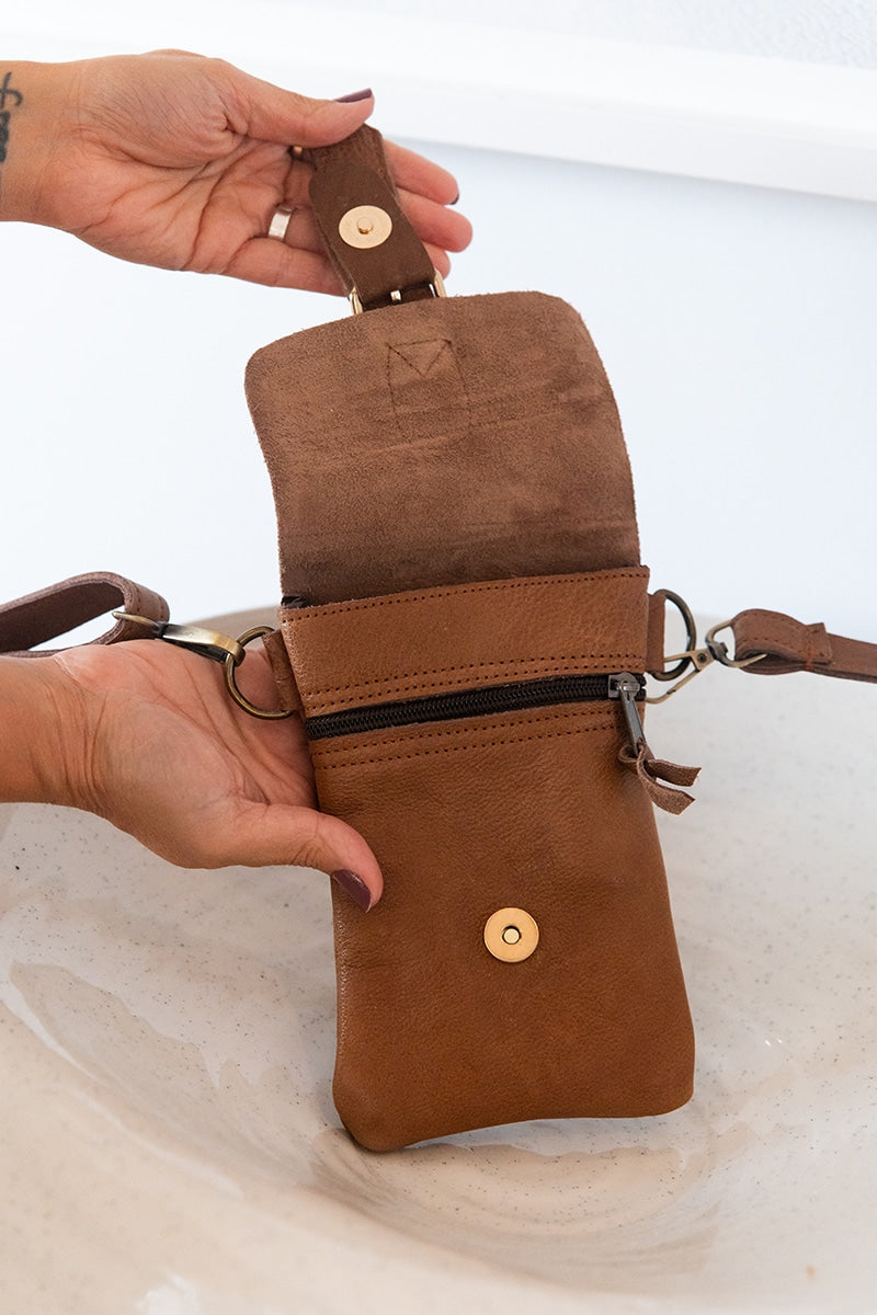 Leather Phone Bag, crossbody. Brown Natural Leather.