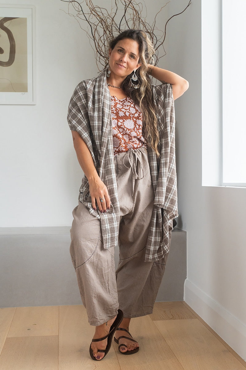 Womens soft and comfortable, Ethereal Scarf, in acrylic/viscose. Cacao
