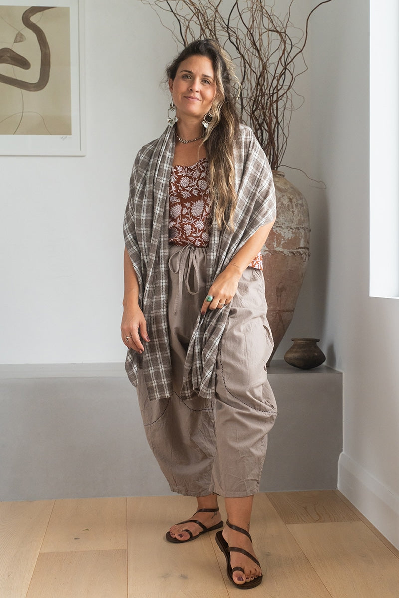 Womens soft and comfortable, Ethereal Scarf, in acrylic/viscose. Cacao