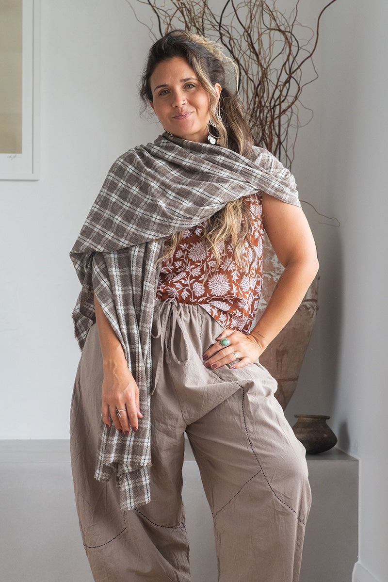 Womens soft and comfortable, Ethereal Scarf, in acrylic/viscose. Cacao
