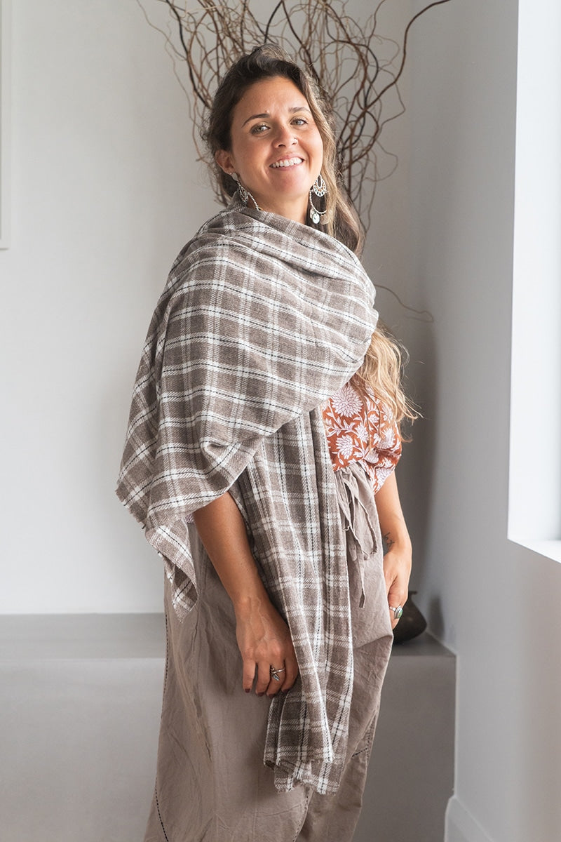 Womens soft and comfortable, Ethereal Scarf, in acrylic/viscose. Cacao