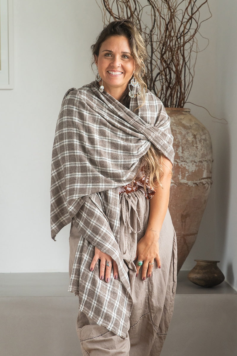 Womens soft and comfortable, Ethereal Scarf, in acrylic/viscose. Cacao
