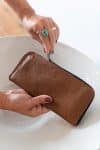 Leather ladies wallet, inside compartments, internal and external zip. Natural Brown Leather