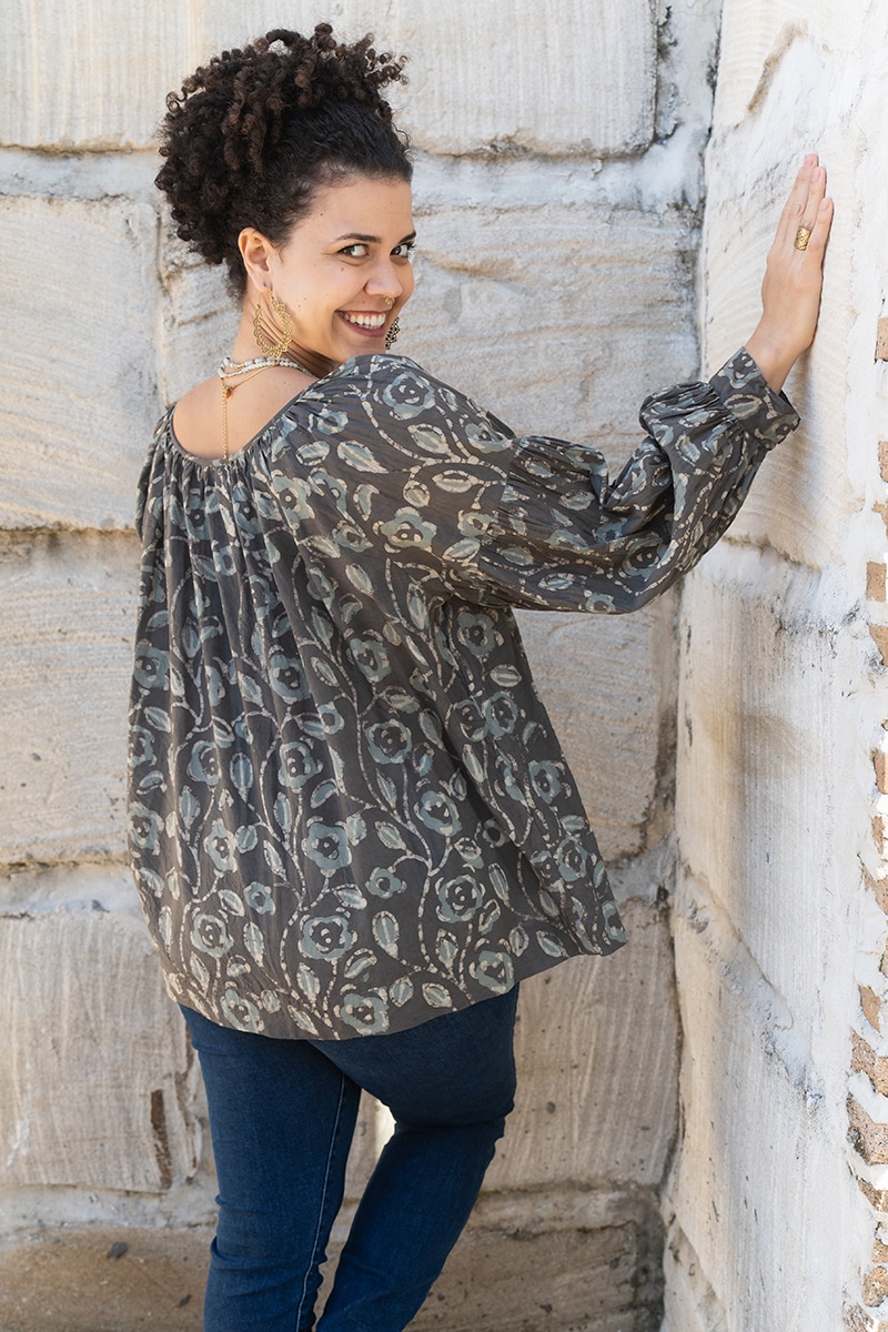 Womens, Senera blouse, long sleeve, 100% cotton, hand block print. In natural Kassis Suri print.