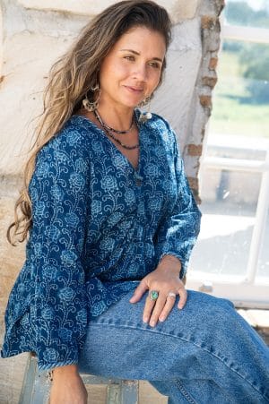 Womens, Kora blouse, full sleeve, 100% cotton, hand block print. In natural Indigo Lila print.