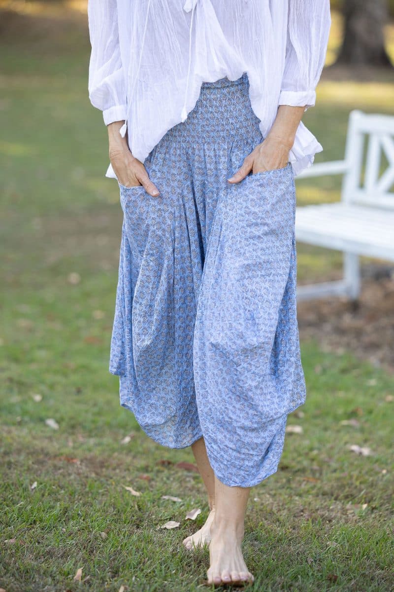 Womens, CocoSkirt & Dove blouse with 7/8 blouson sleeve, 100% cotton. Pure, Serene Blue Floressa & White