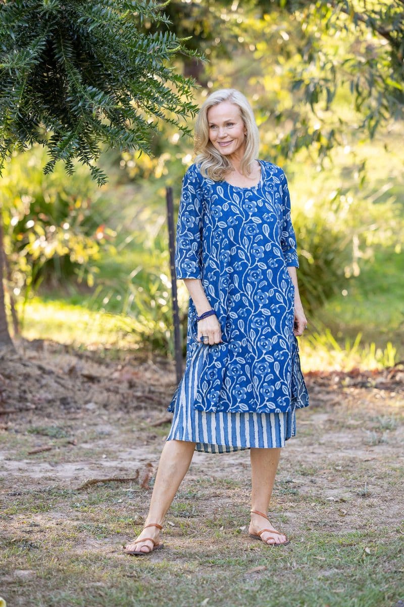 Womens, midi, Alakiki dress, sleeves, 100% Cotton, hand block print.In natural Indigo Suri print.
