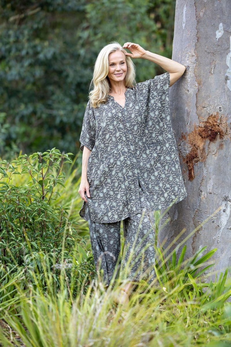 Womens, Element Collage, Pants & long blouse. 100% cotton, hand block print. In natural Kassis Raga print.