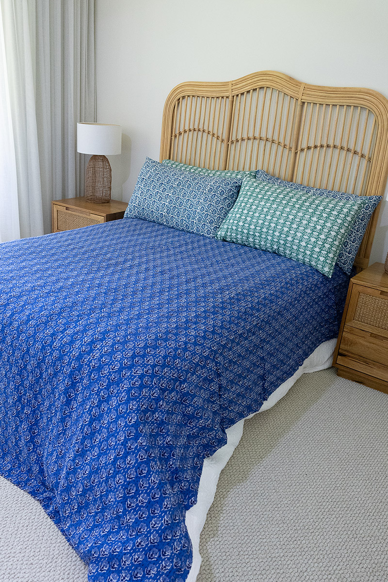 Kantha Bed Cover, 100% cotton, hand block print, hand-stitched. Double fabric. In tones of blue, Luna.